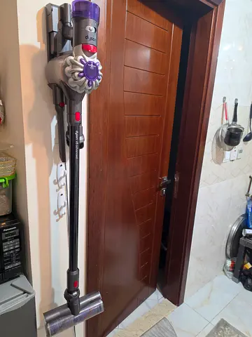 Dyson Absloute 8 cord-free stick vacuum - eczellent condition