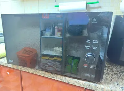 LG countertop microwave oven - good working condition