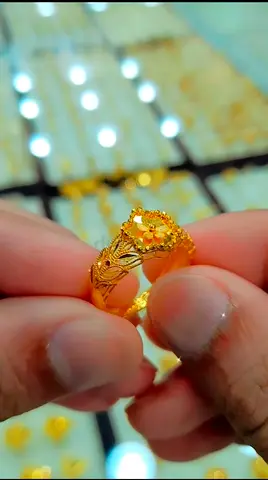 18K Gold Floral Filigree Ring — Size Approximate