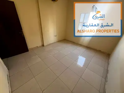 كورنيش عجمان , موقع مميز , بلكونة بإطلالة مفتوحة