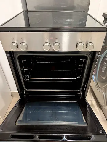 Bosch Series 2 Electric Cooker – 4 Zone Ceramic Hob + 66L Oven – JVC