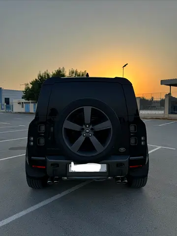 صورة 4 لـ 2023 LAND Rover DEFENDER