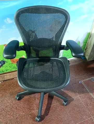 Herman Miller Aeron chair for selling.black colour