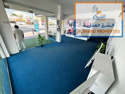 محل للايجار او التنازل مساحه واسعه تشطيبات ممتازة جاهز للاستخدام موقع خدمي ومتميز وقريب من كل الخدمات