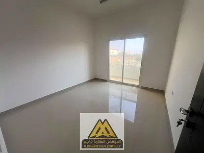 غرفة وصالة بالروضة 1، بلكونة وتكييف مركزي وصيانة مجانية، قرب شرطة الحميدية، 30,008 درهم على 4 دفعات.
