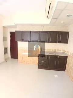 NEAR AL MADINA , NEAT AND CLEAN FAMILY BUILDING APPARTMENT NEAR KACHA PARKING