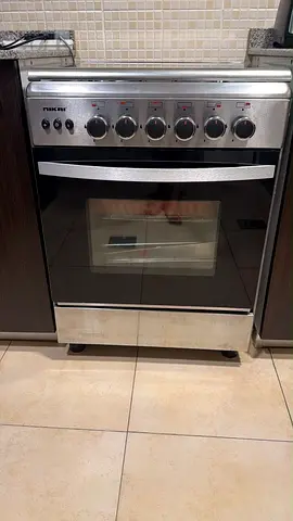 Nikura freestanding gas cooker with oven - good working condition