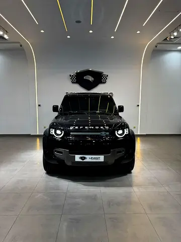 Brand New 2025 Land Rover Defender 90 X-Dynamic HSE P400 | GCC Specs