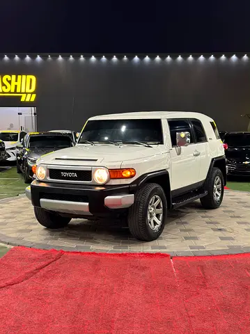 2015 Toyota FJ Cruiser VXR GCC Specs