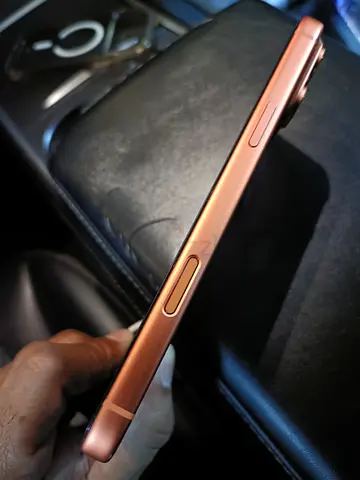 Iphone 17 pro max cosmic orange