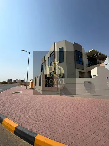 SUPER DISTRESS CHANCE | FULLY CORNER TOWNHOUSE | 4 BEDROOMS+MAID | 4,200 SQ. FT PLOT ON TWO WIDE STREETS | LUXURIOUS FINISHES | STYLISH MODERN LAYOUT