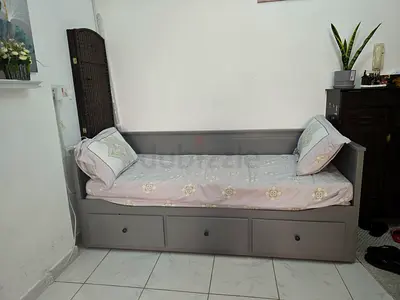 Gray wooden daybed extedable with three under-bed drawers - good condition