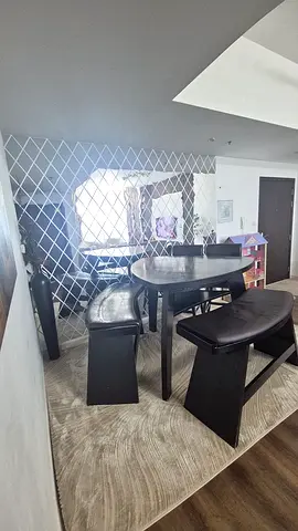 Dinning table foe sale