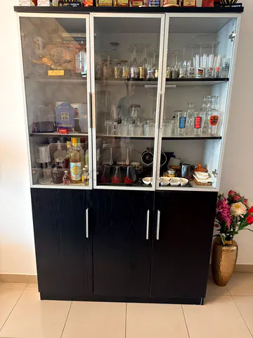Glass display cabinet