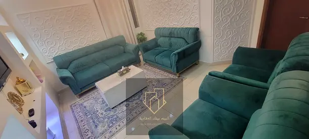 غرفه وصاله في ابراج الاورينت البيع بي الفرش معاها بركنج , المساحه 980 قدم كاش 380.000 درهم