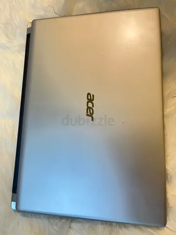 Acer laptop - Silver, Working on power. Battery replacement required.