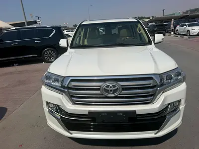2017 Toyota Land Cruiser GXR fullopshin v6GCC Specs