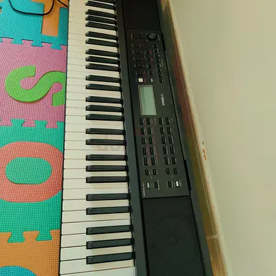 Brand New Yamaha keyboard with stand Free