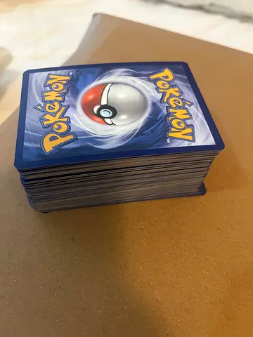 100 Pokémon Cards