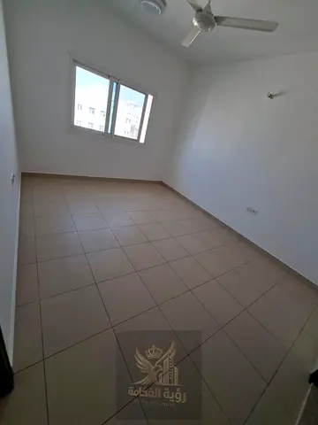Apartment for Rent in Sharjah, Al Qulaya A one-bedroom apartment with a living room is available for rent in Al Qulaya, Sharjah. The apartment is on t