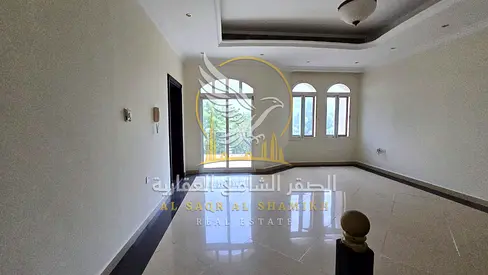 فيلا للإيجار السنوي في شرقان 4 غرف نوم منها غرفتان ماستر مجددة بالكامل حوش واسع صالونين مجلس مستقل بلكون تكييف مركزي