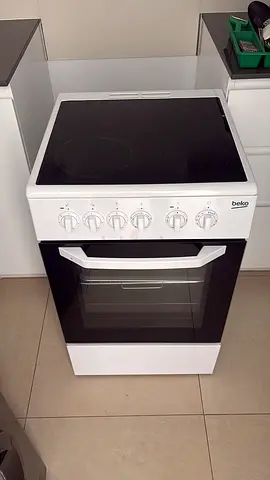 White Beko Electric Cooker with Ceramic Hob and Oven - Good Condition