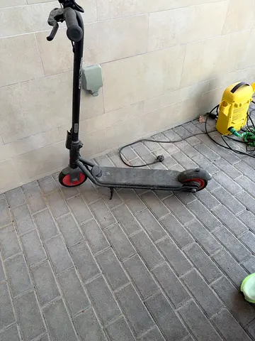 Used electric scooter - working, needs light cleaning