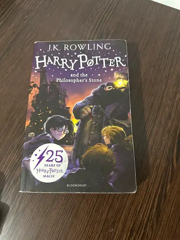 Harry Potter and the Philosopher's Stone - J.K. Rowling (Paperback)