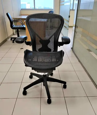 Office Herman Miller Aeron Classic Chair Size B
