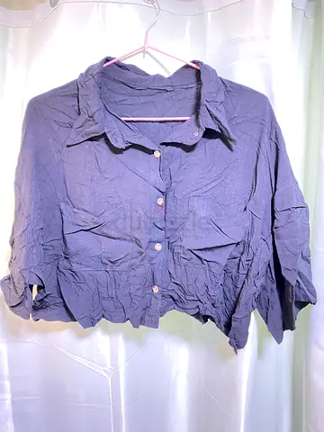 Womens casual cropped button down shirt