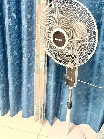 Used pedestal standing fan - adjustable height & remote control (working)