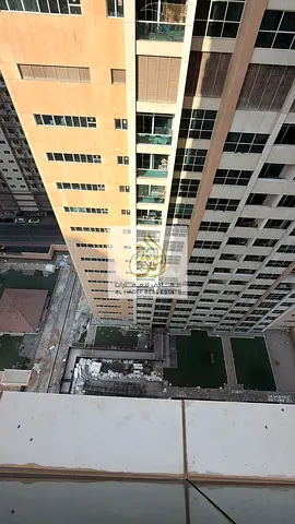 🏡 **للإيجار السنوي – شقة غرفتين وصالة في أبراج عجمان ون | عجمان** 🏡 فرصة مميزة للسكن في واحدة من المناطق الحيوية والمطلوبة في إمارة عجمان، شقة واسع