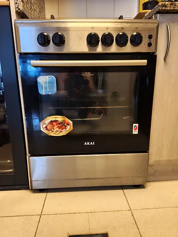 AKAI freestanding gas cooker with oven - good working condition