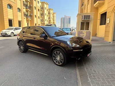 Porsche Cayenne S Platinum Edition 2016 | GCC Specs | Low Mileage