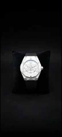 Men's sport chronograph watch with white dial and rubber strap