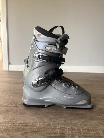 Women’s Salomon Ski Boots MP 26.5 – Ski/Walk Mode – Thermic Fit. With Salomon bags&packs bag.