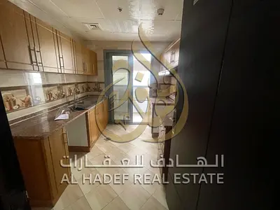 منطقة المجاز 3؛ نقدم لك شقة مميزة مكونة من غرفة وصالة (ثاني ساكن) مع بلكونة وموقف سيارات مجاني،