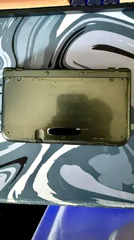 New Nintendo 3ds XL Japanese - good working conditio shell is very scratched
