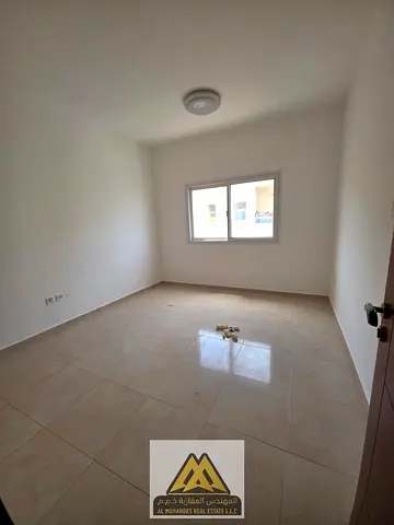 غرفتين وصاله /مساحة كبيره/بناية عائلات فقط/بالجرف2قريب من مركز دالتا ومدرسة الاقصى جميع الخدمات والطرق الرئيسيه