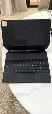 Magic Keyboard Folio case for iPad (12.9")- Very good condition