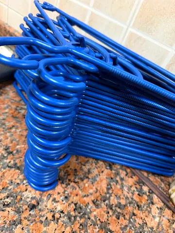 Set of blue plastic-coated clothes hangers - 20 pieces