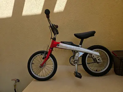 Small BMW kids single-speed bike, good condition. Ideal for kids 3-5 years old.