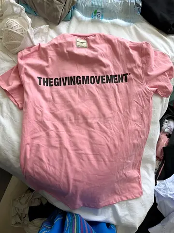 Giving movement t shirt size xs