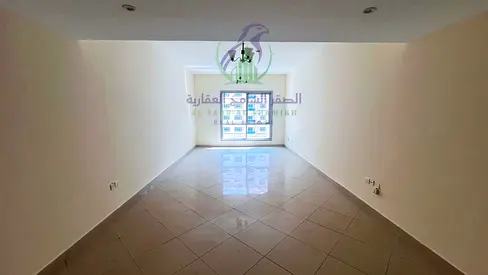 غرفتان وصالة للإيجار السنوي في التعاون على مخرج دبي، تكييف مجاني، مساحات واسعة وإطلالات مفتوحة، برج عائلي