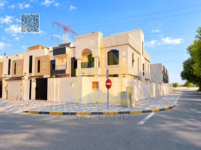 Corner villa for sale – 3 floors – at a great price.
