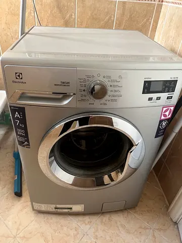 Electrolux Front Load Washing Machine 7kg 1200RPM - Good Working Condition