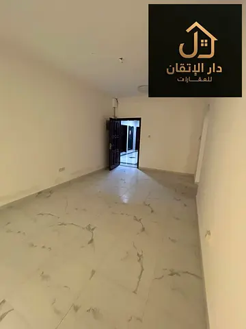*شقة غرفة وصالة للإيجار السنوي في القليعة - 28,000 درهم*