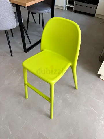 Single lime green modern plastic dining chair - good condition