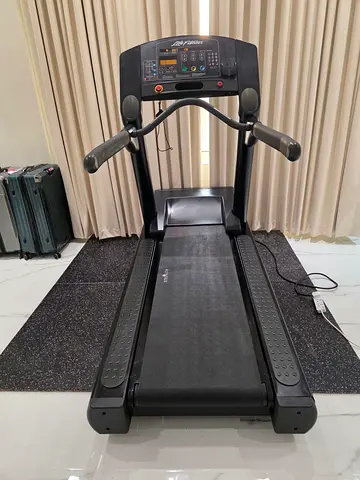 LIFE FITNESS INTEGRITY TREADMILL CLST
