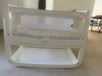 White bedside bassinet / portable cradle in good condition.Snoozpod